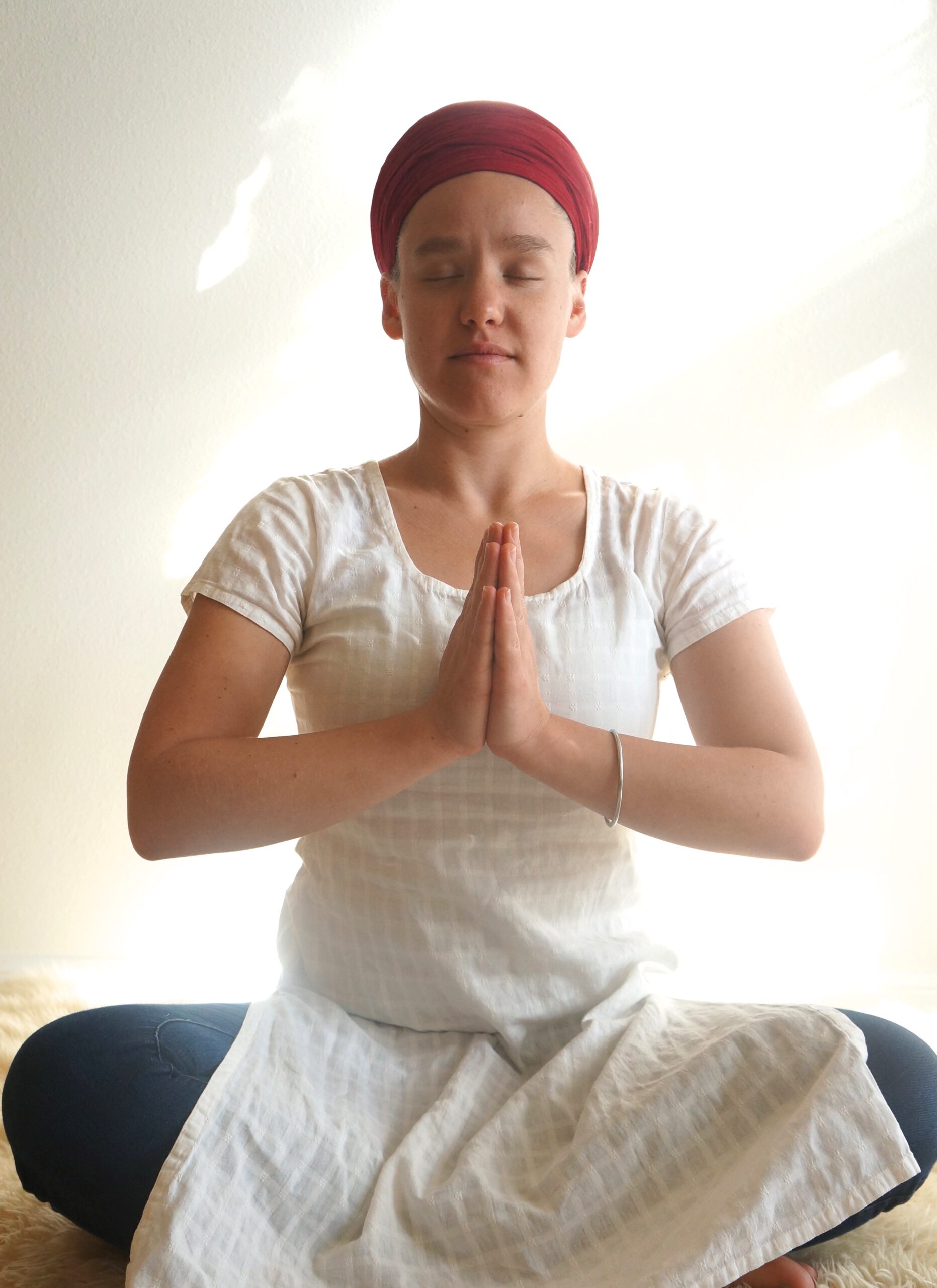 Hakini Mudra: Meaning, Steps & Benefits - Fitsri Yoga